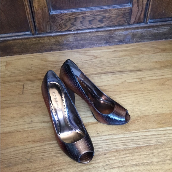 BCBG leather, block heel open toe - Picture 2 of 4